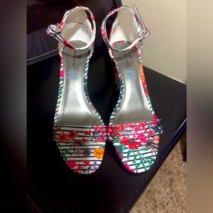 Worthington size 9 flower striped heels